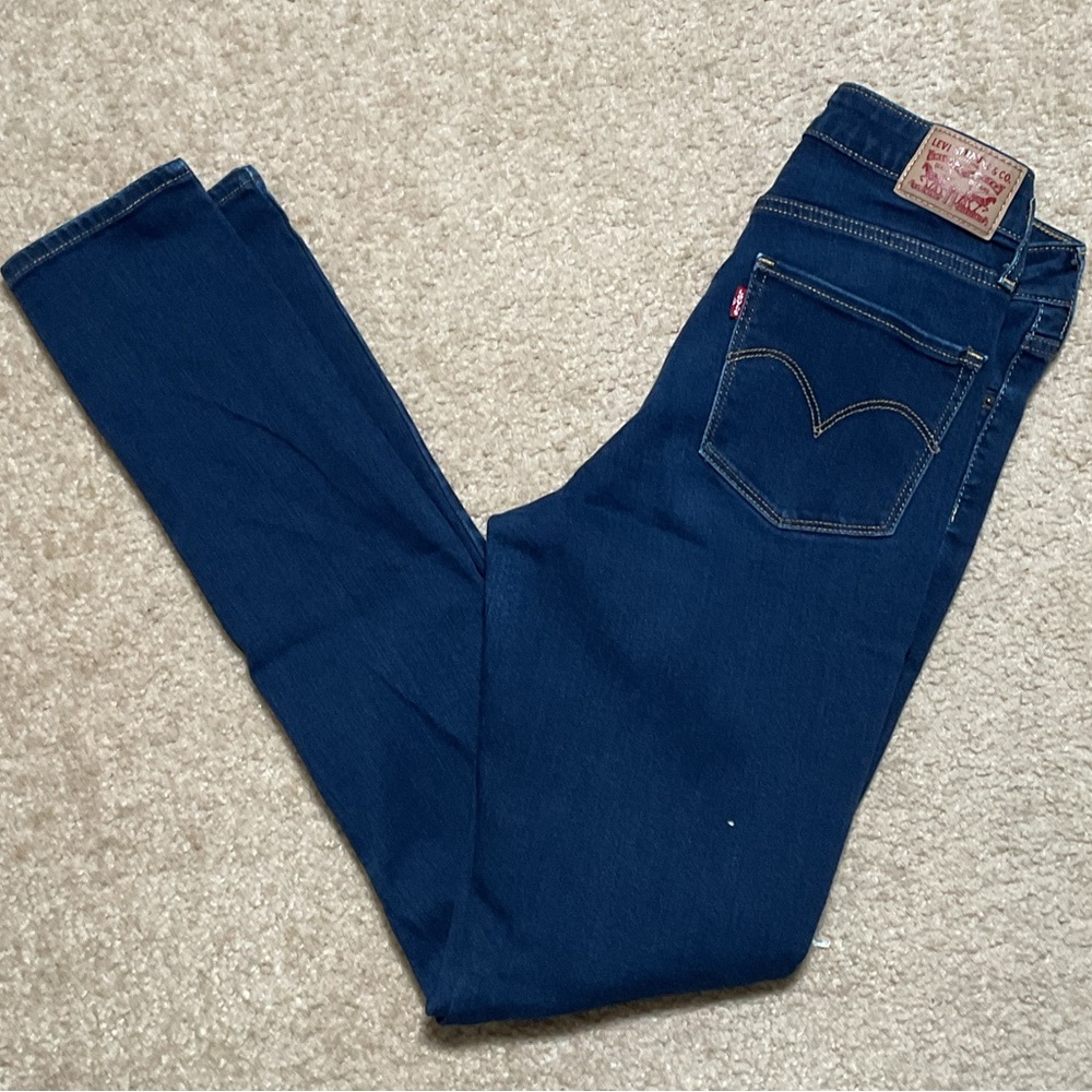 Dark wash Levi’s